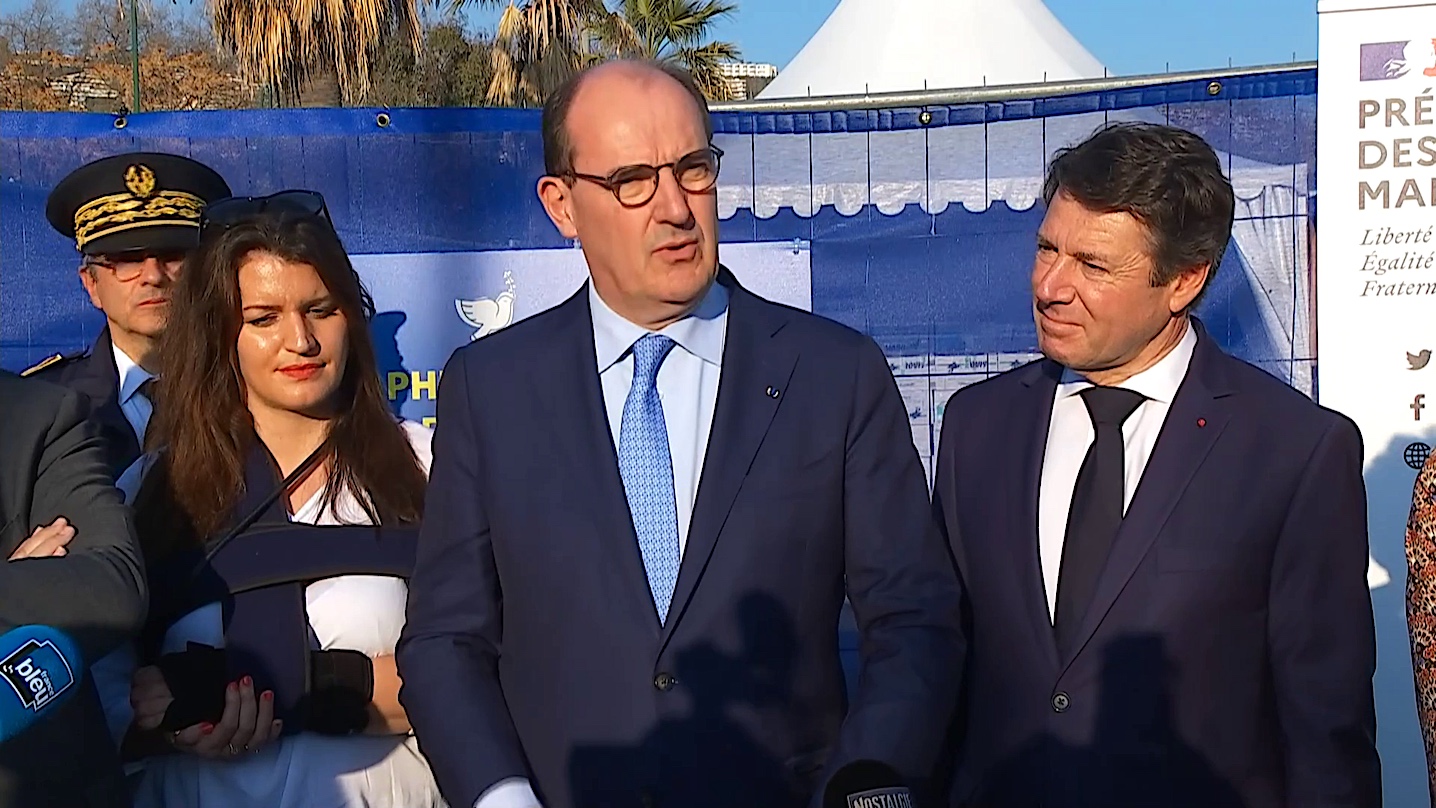 Le Premier ministre Jean Castex s’exprime depuis le centre d’hébergement provisoire de Nice.