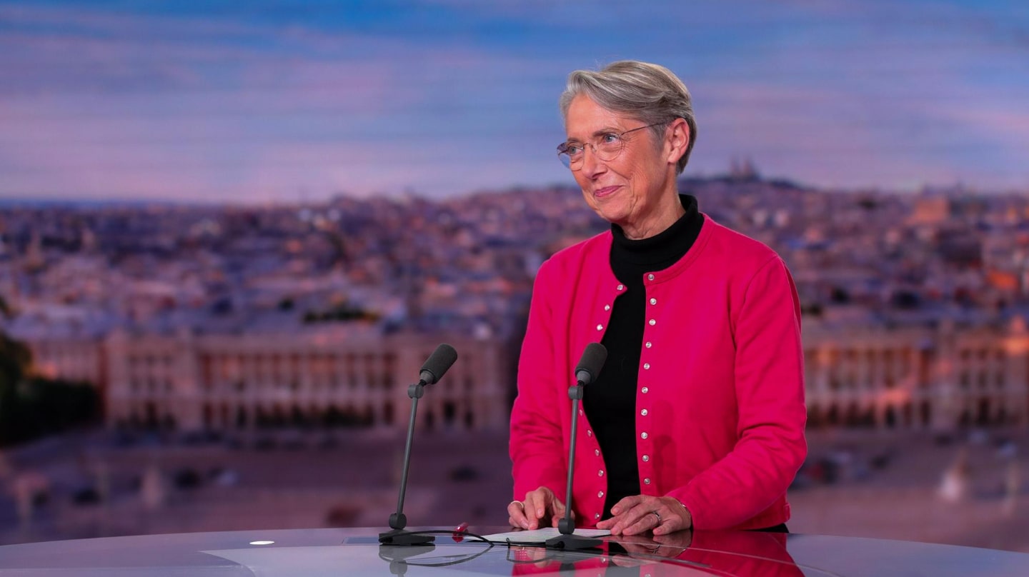 La Première ministre Élisabeth Borne sur le plateau du 20h de TF1, dimanche 16 octobre 2022.
