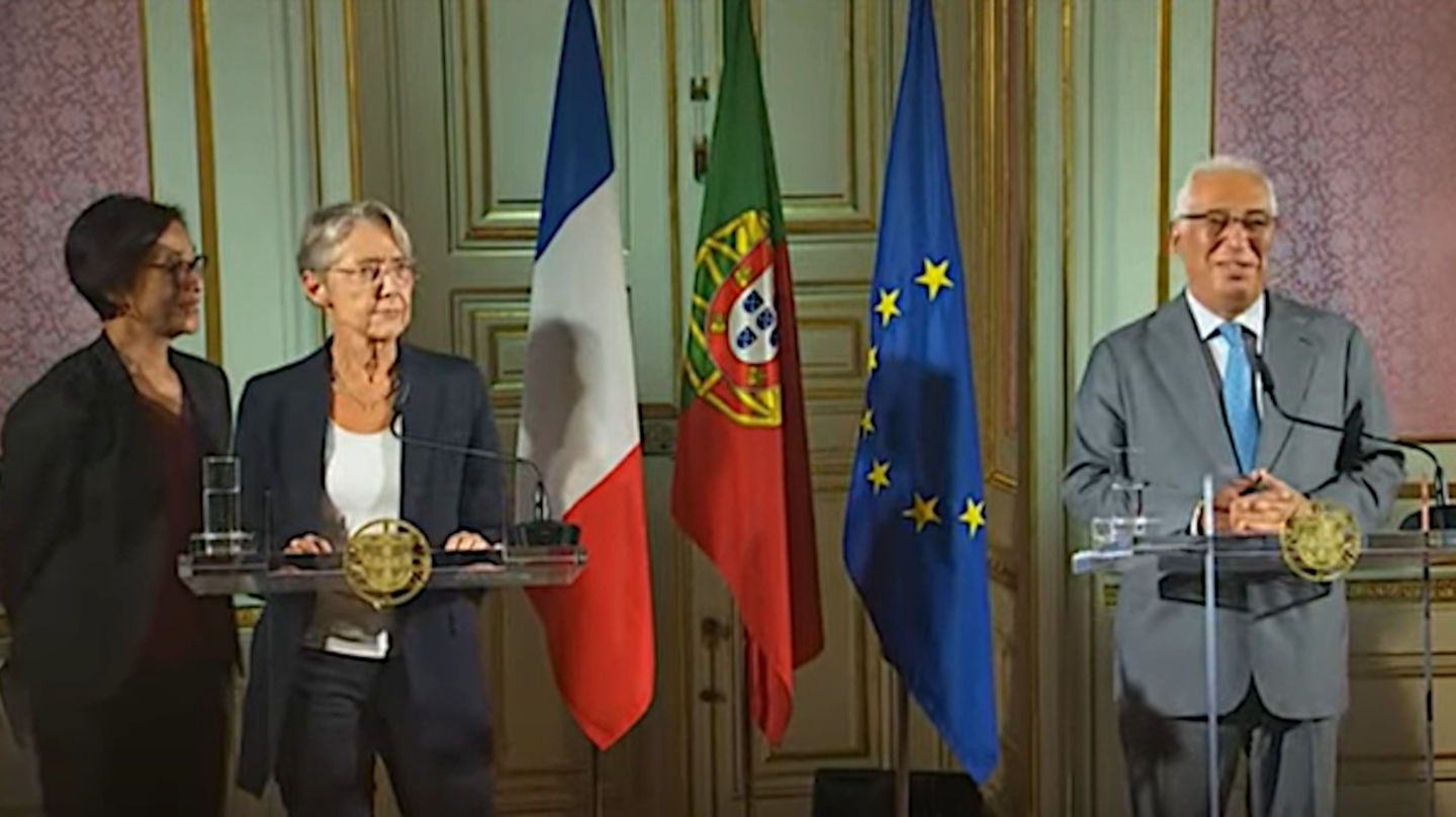 La Première ministre Élisabeth Borne et son homologue portugais, Antonio Costa, en conférence de presse.
