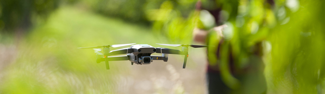 Un drone agricole dans une parcelle